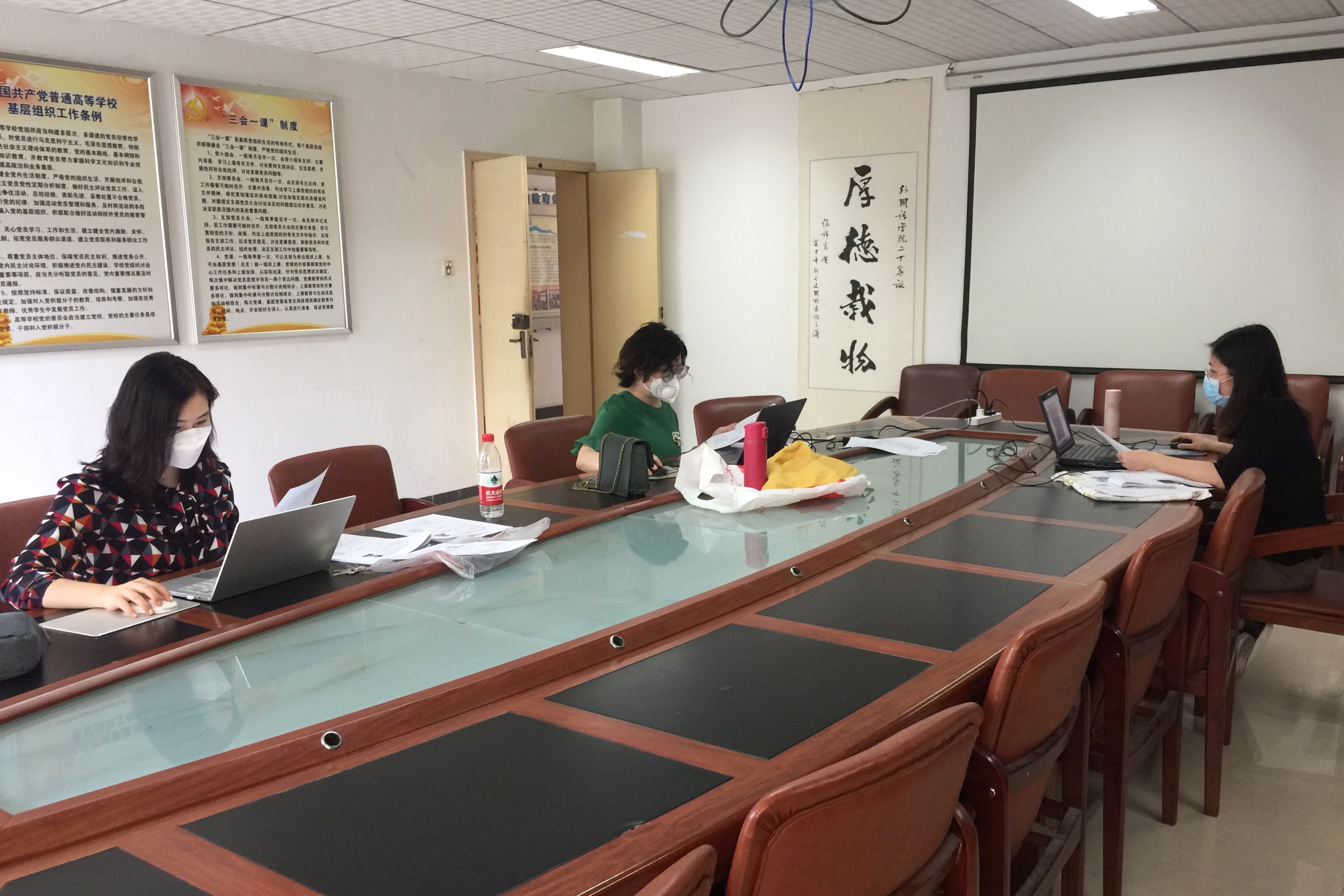 2020年硕士研究生网络远程复试工作顺利进行-外国语学院